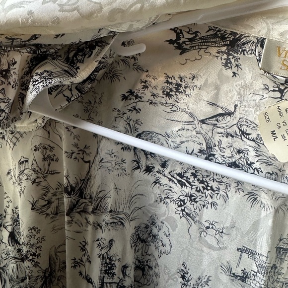 Victoria's Secret Cream and Black Floral Robe - Picture 7 of 12